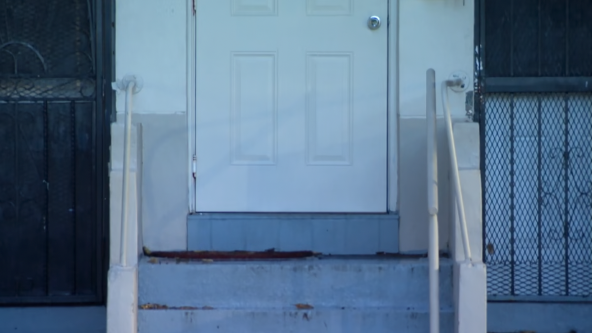 Hombre ataca con machete a mujer embarazada en Miami