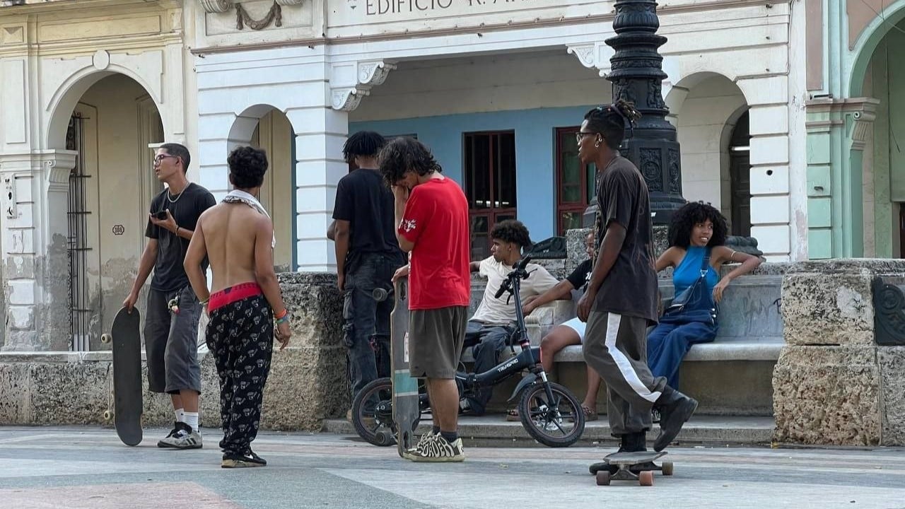 Una calle en Cuba con poca actividad debido a los apagones.