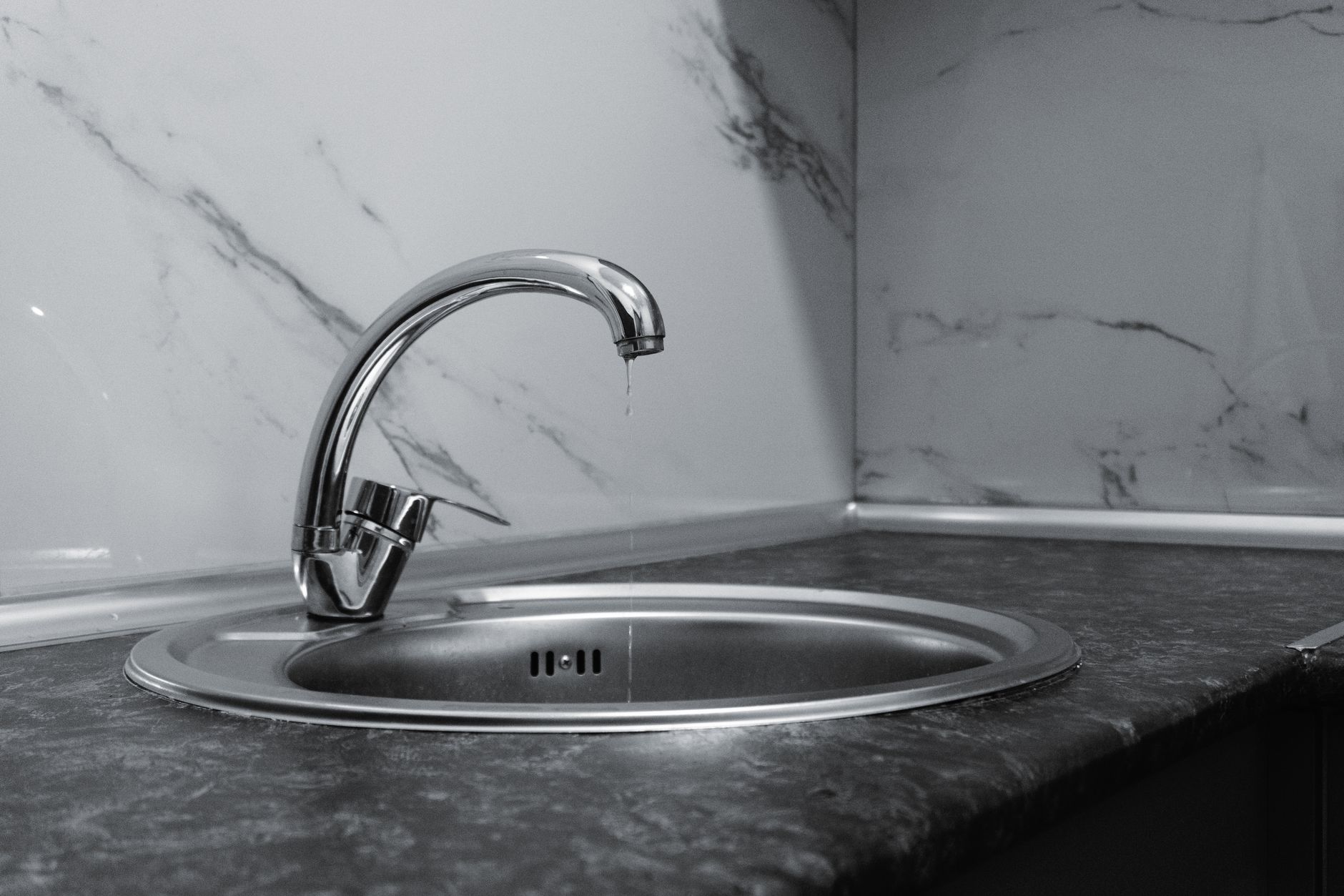 Instalacion de accesorios y sanitarios de bajo consumo de agua en el hogar
