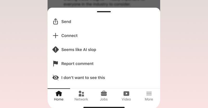 Interfaz de LinkedIn mostrando el botón para reportar contenido.