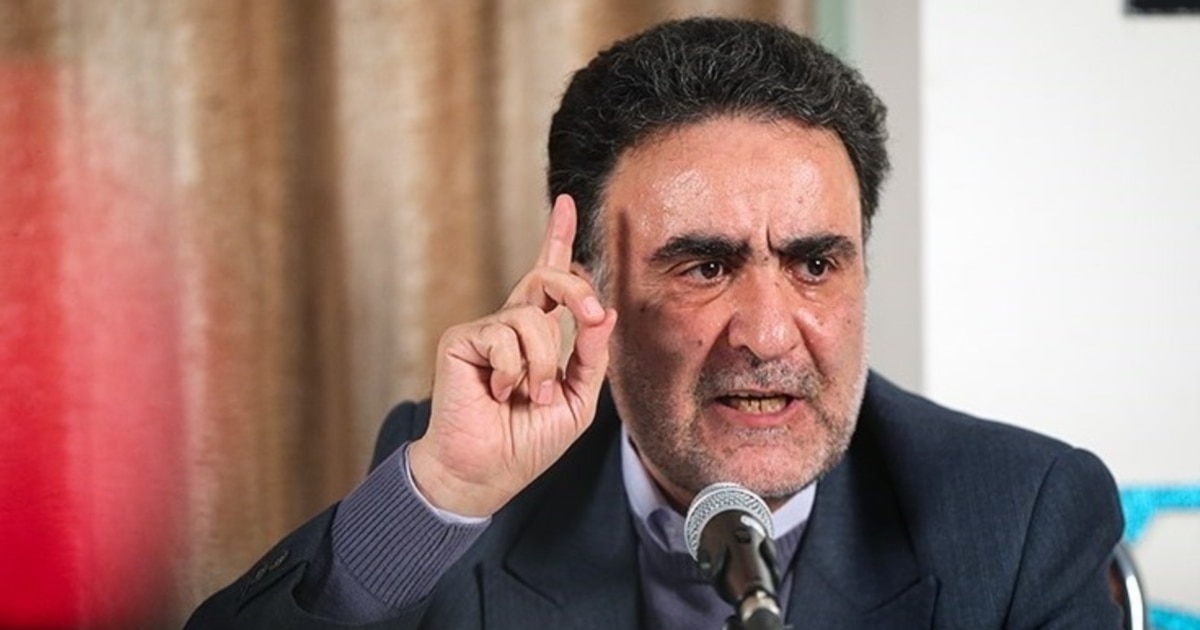 Retrato de Mostafa Tajzadeh con una expresión seria.
