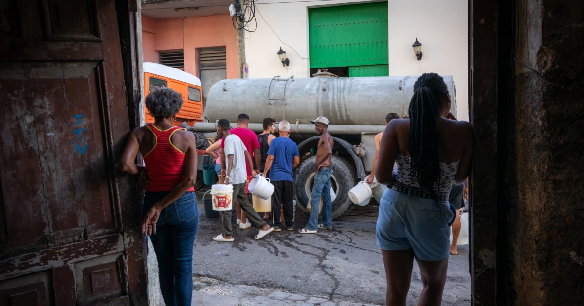 Calles de Cuba reflejando condiciones económicas adversas.