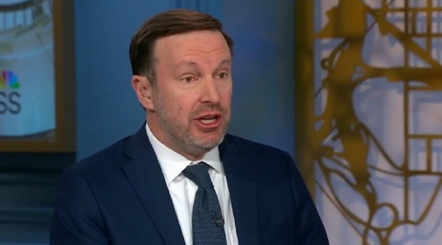 El senador Chris Murphy discutiendo temas de política exterior.