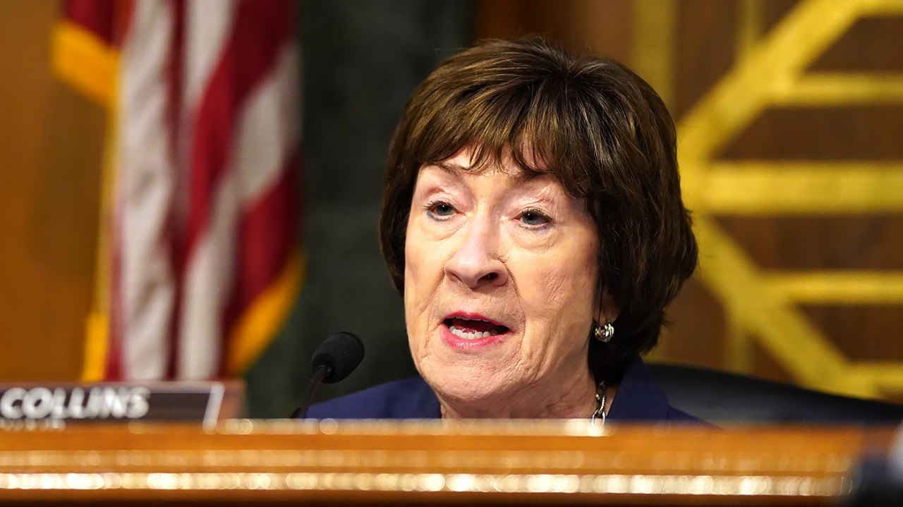 Senadora Susan Collins durante una conferencia de prensa.