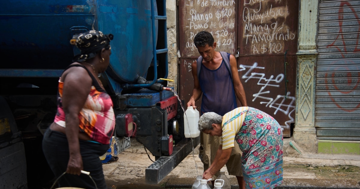 Conductora rota en La Habana que agrava la crisis de agua.
