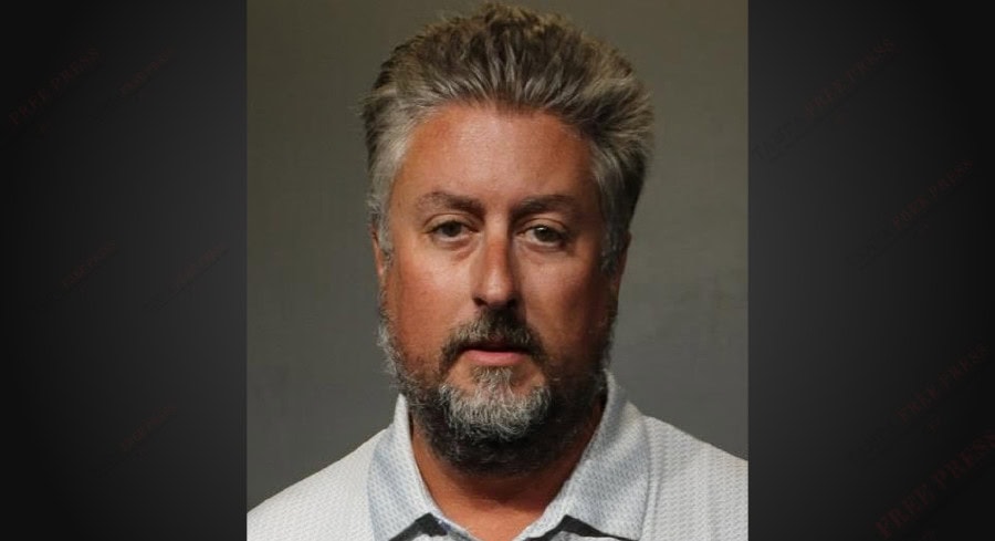 Daniel Crews, ex tesorero, arrestado por robo de $60,000 de una asociación atlética.