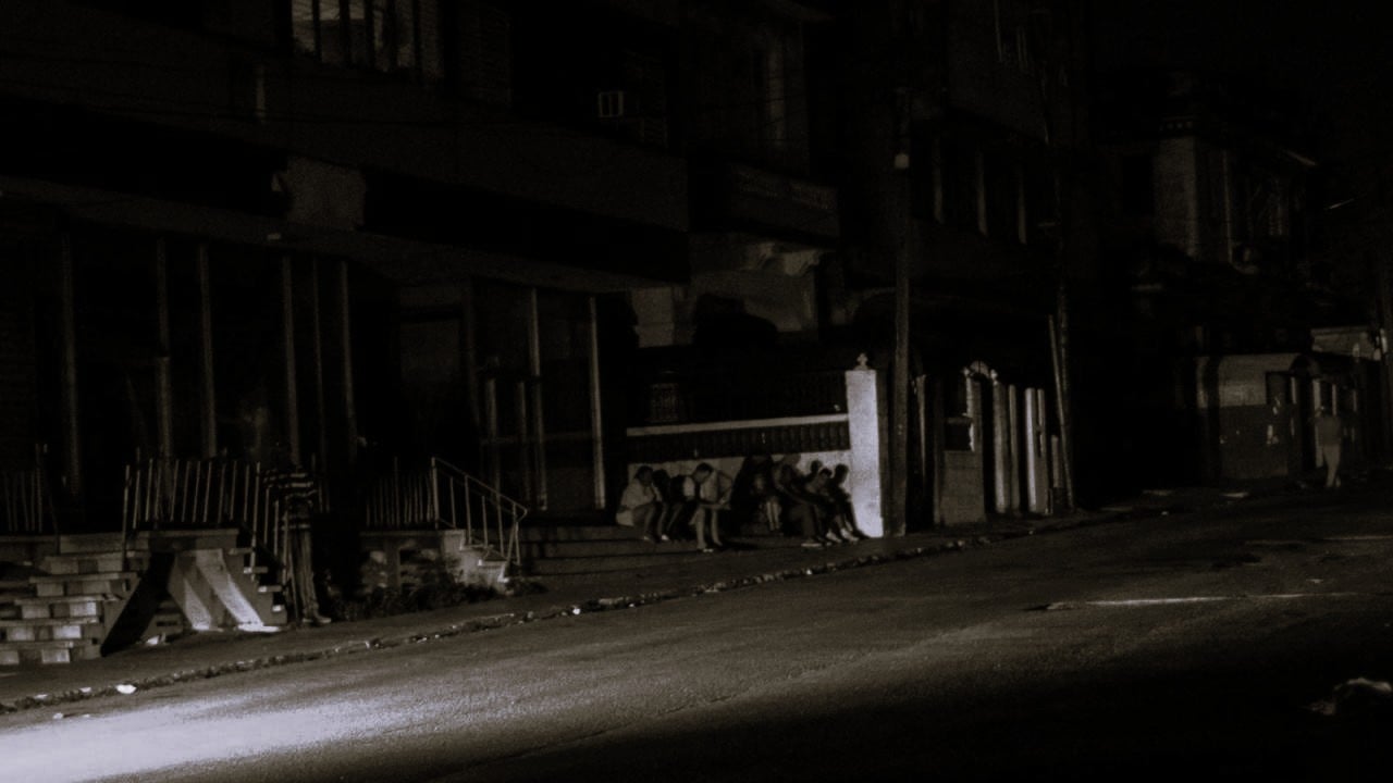 Calles cubanas durante un apagón nocturno.