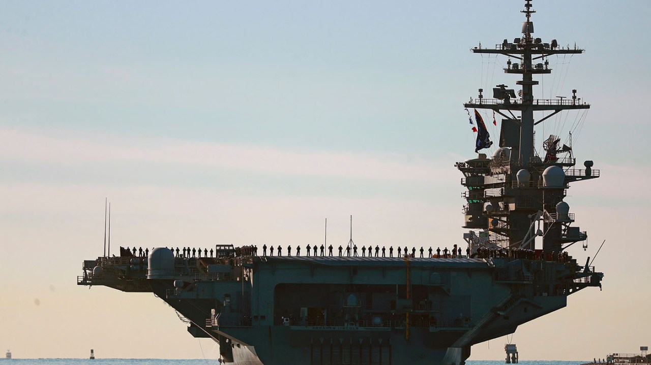 Portaaviones USS Abraham Lincoln en el mar