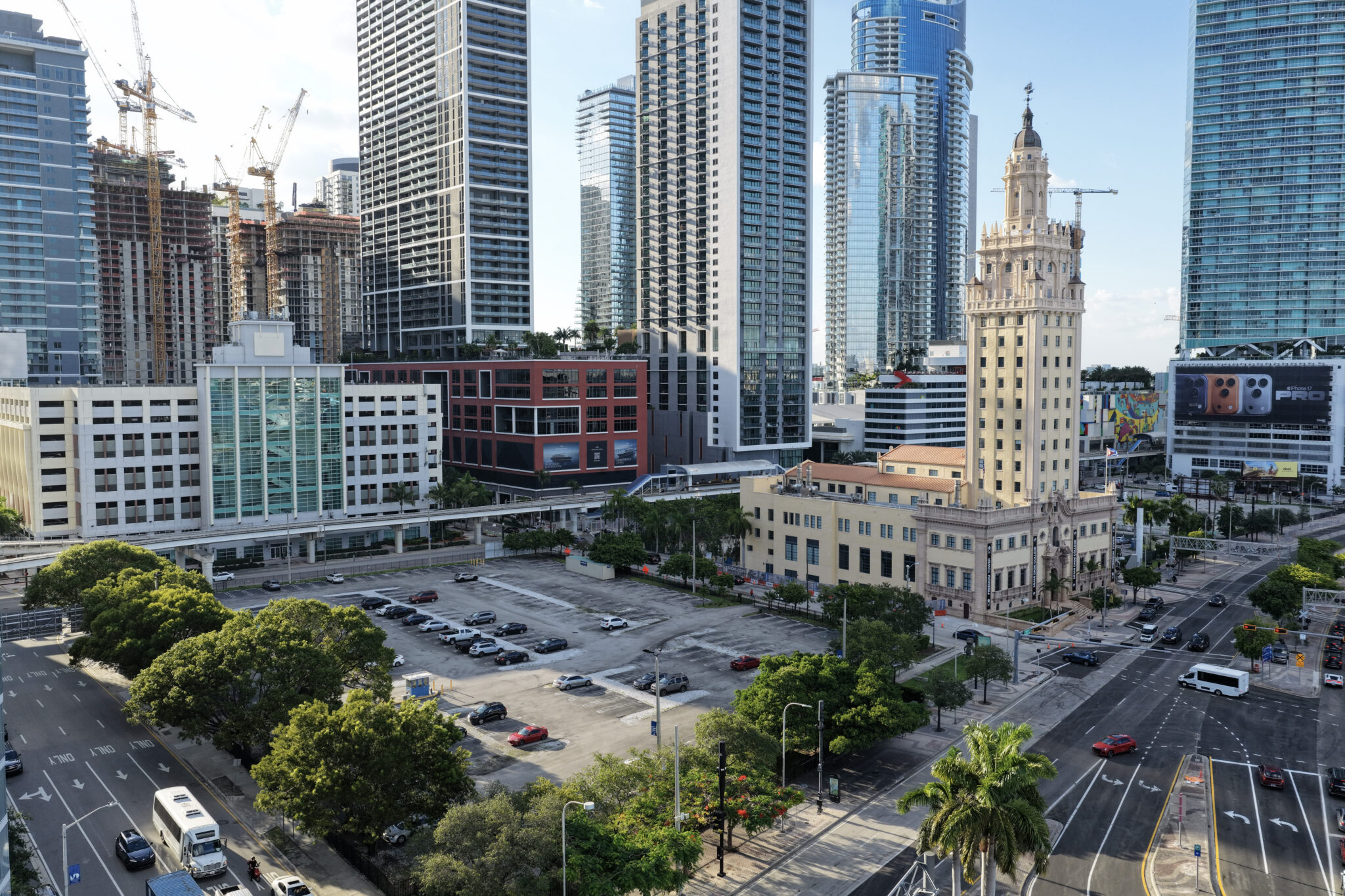 Edificio gubernamental en Miami relacionado con la polémica.