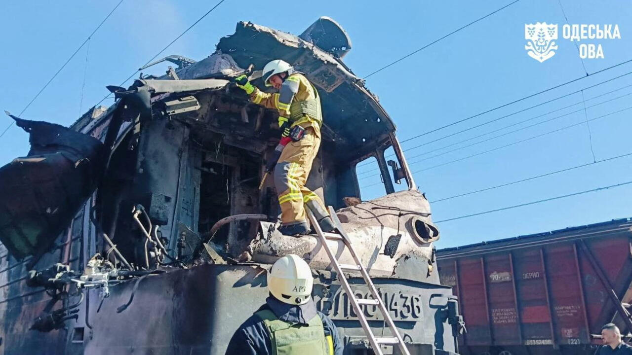 Destrucción en una zona civil de Ucrania debido al conflicto en curso.