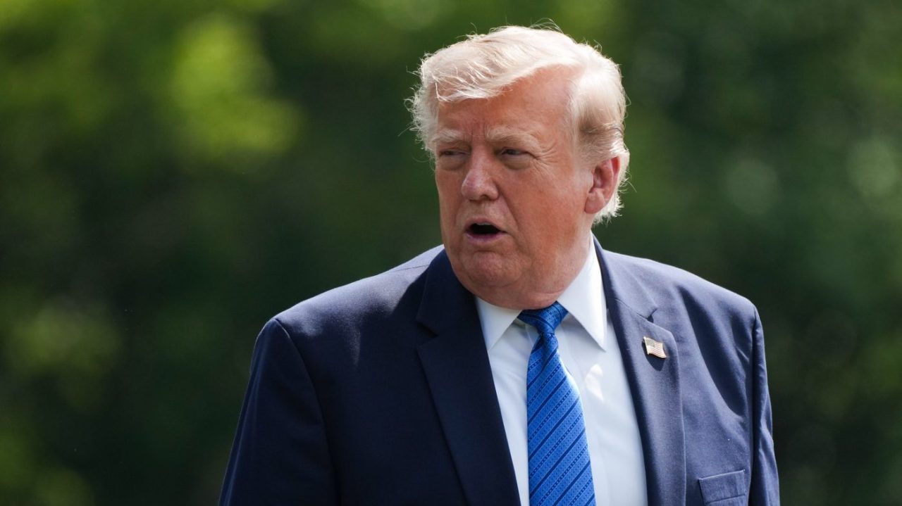 Donald Trump celebrando en un mitin político