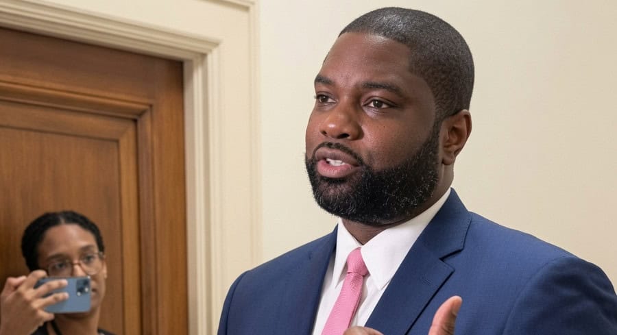 Byron Donalds gana primaria republicana para gobernador de Florida