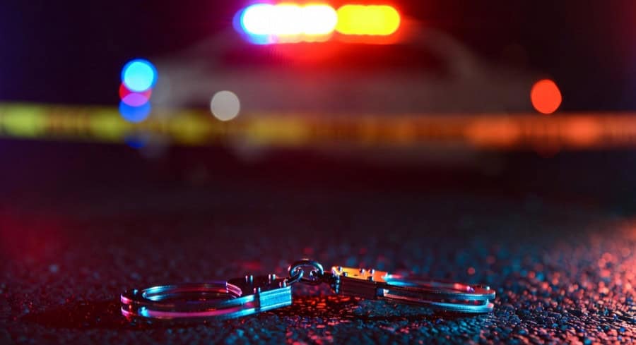 Operativo policial en Missouri con incautación de drogas y armas.