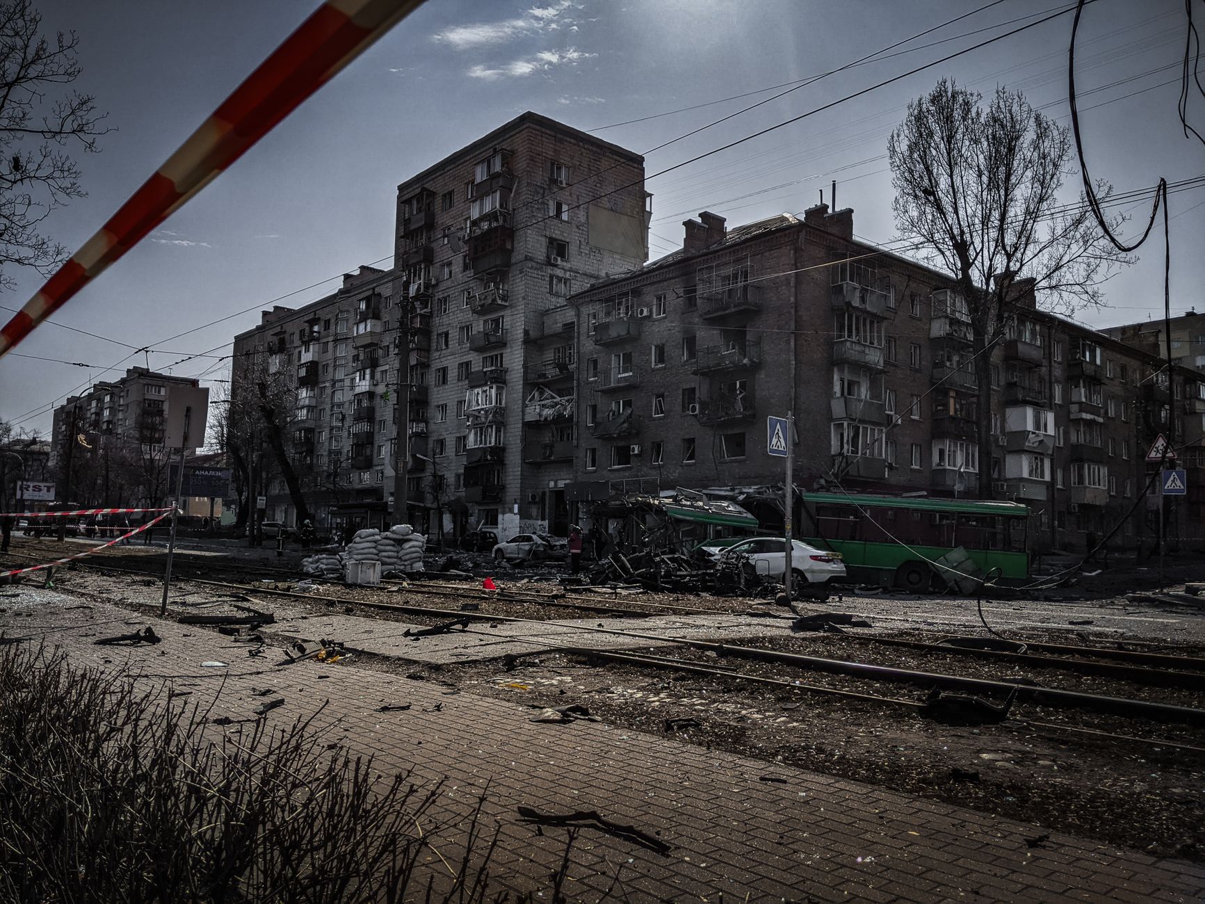Daños en edificios de Kyiv tras ataque aéreo