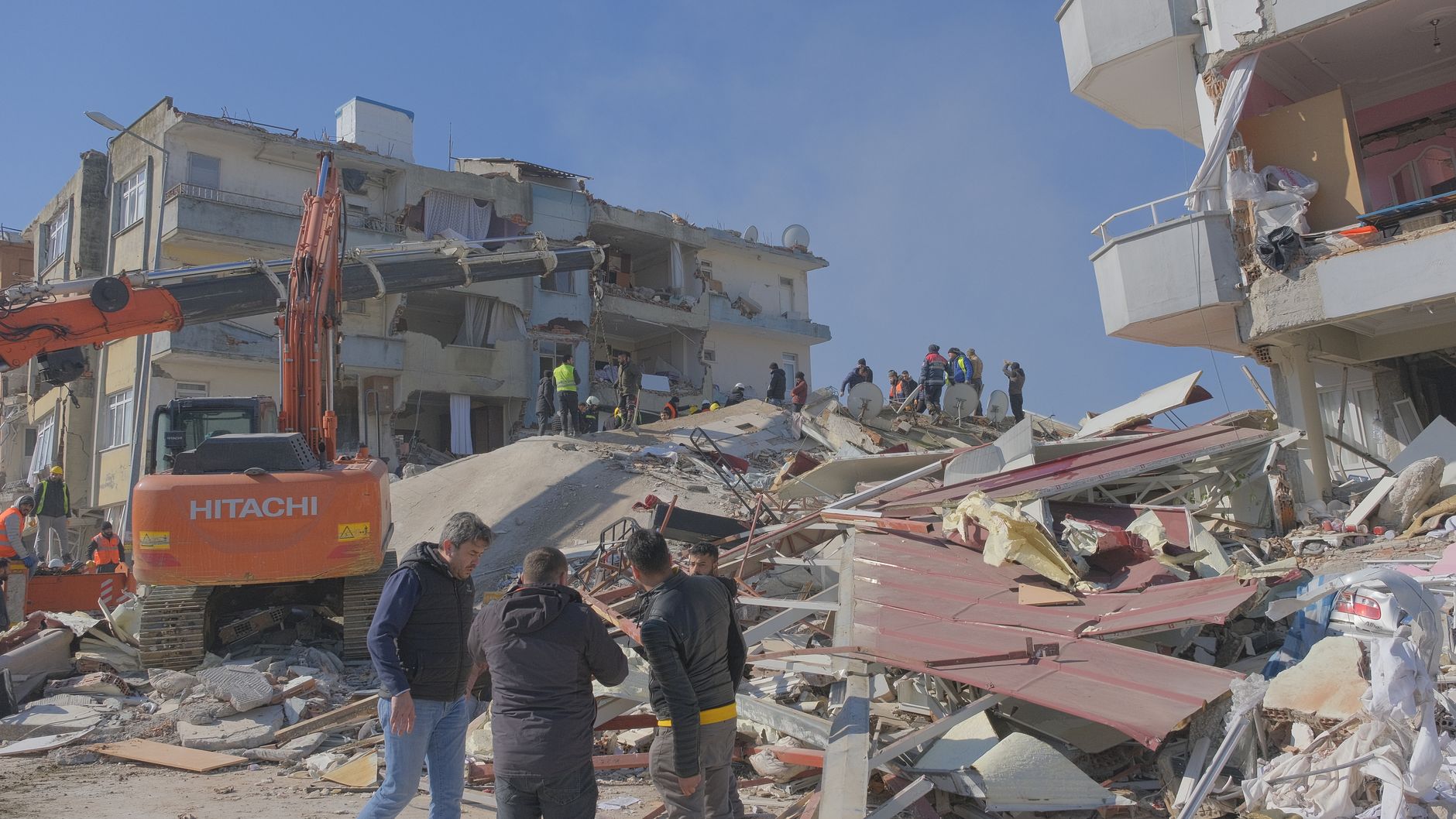 Edificios dañados tras el terremoto en Colombia.