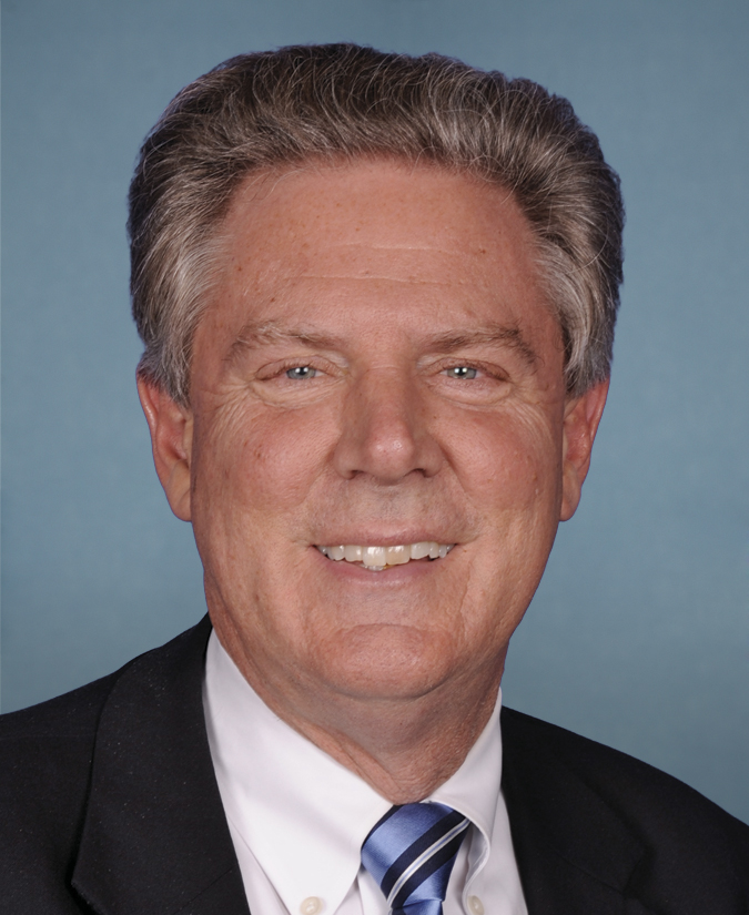 Congresista Frank Pallone Jr. investiga precios de aerolíneas con IA.