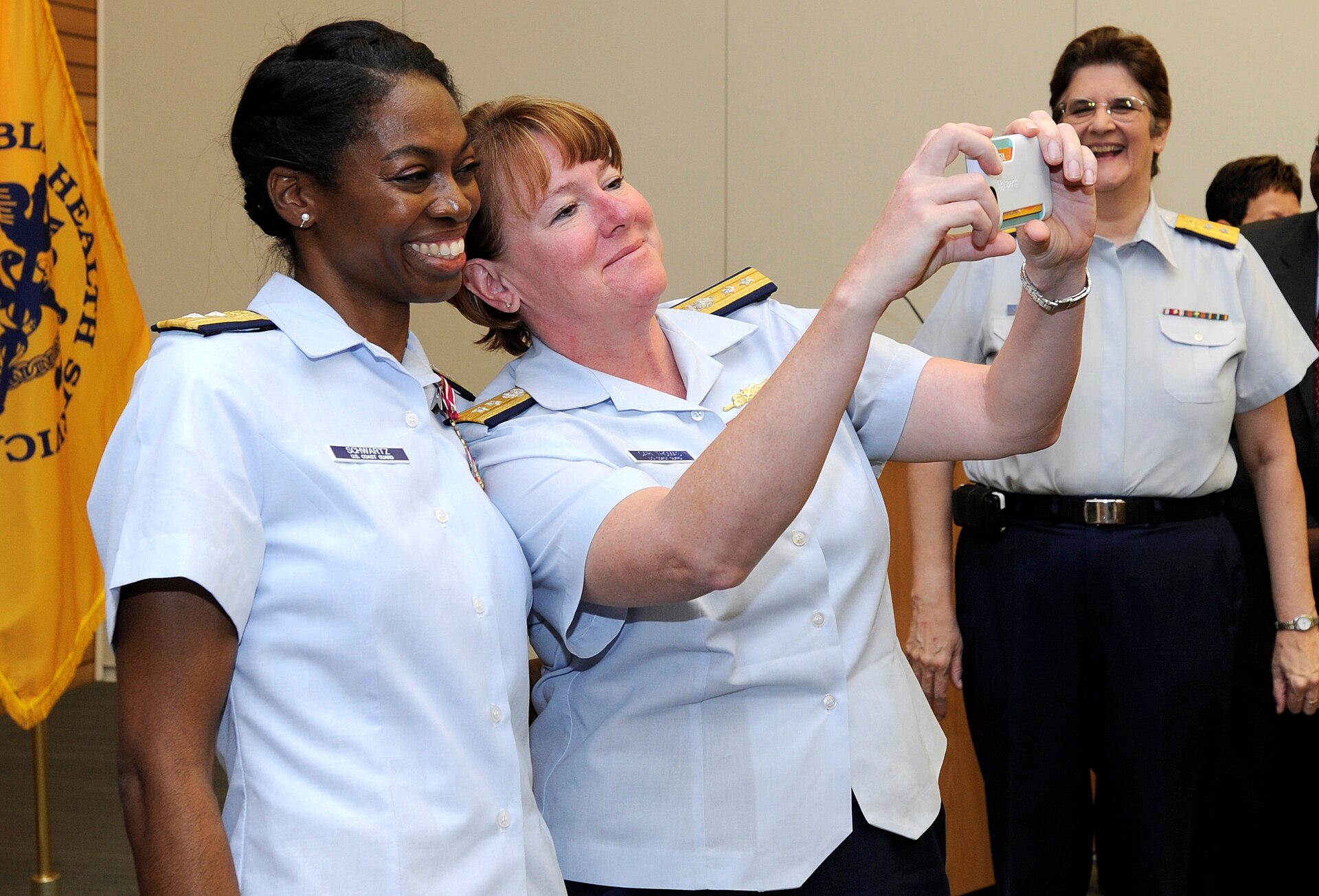 Nueva directora del CDC reconoce desafíos internos en su primer diálogo con el personal