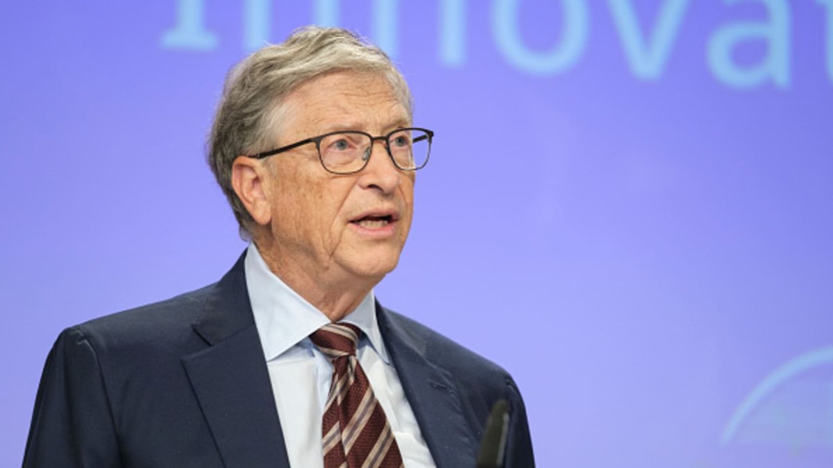 Bill Gates advierte que regular la IA a nivel global es más difícil que los acuerdos nucleares