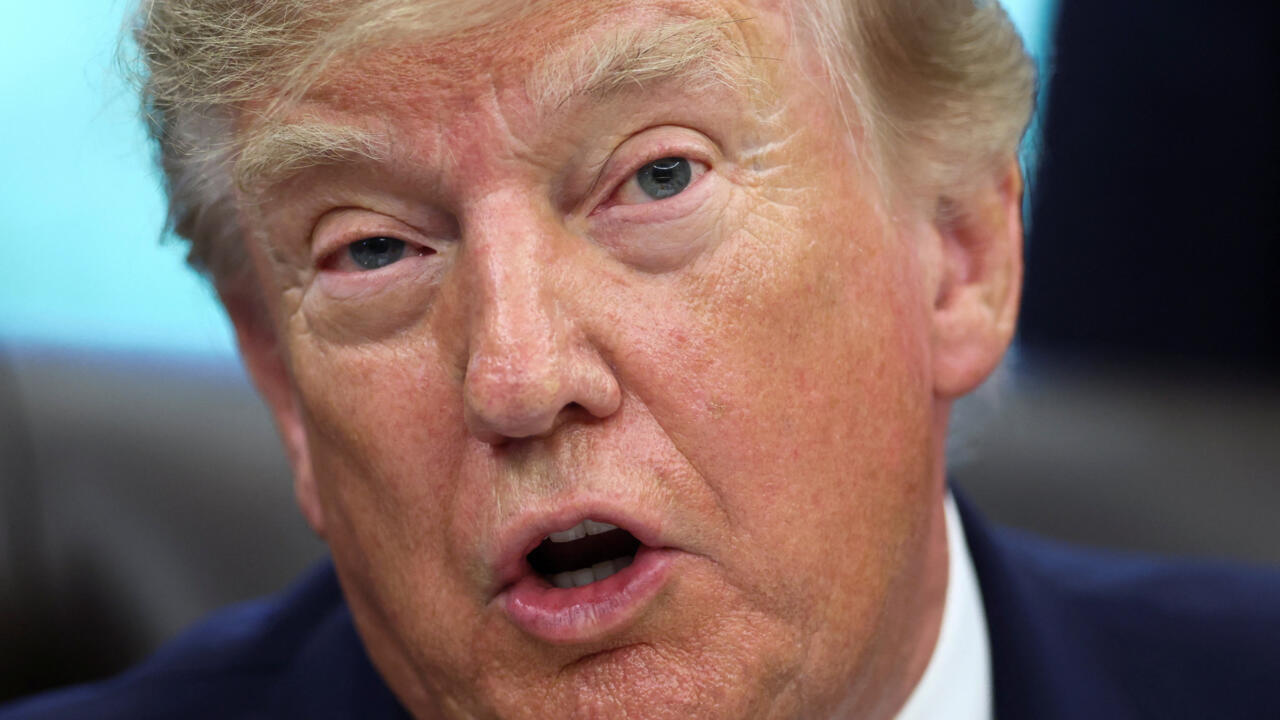 Trump critica a Gran Bretaña por liberar a sospechosos del intento contra base Fairford y alude a ‘actor extranjero’