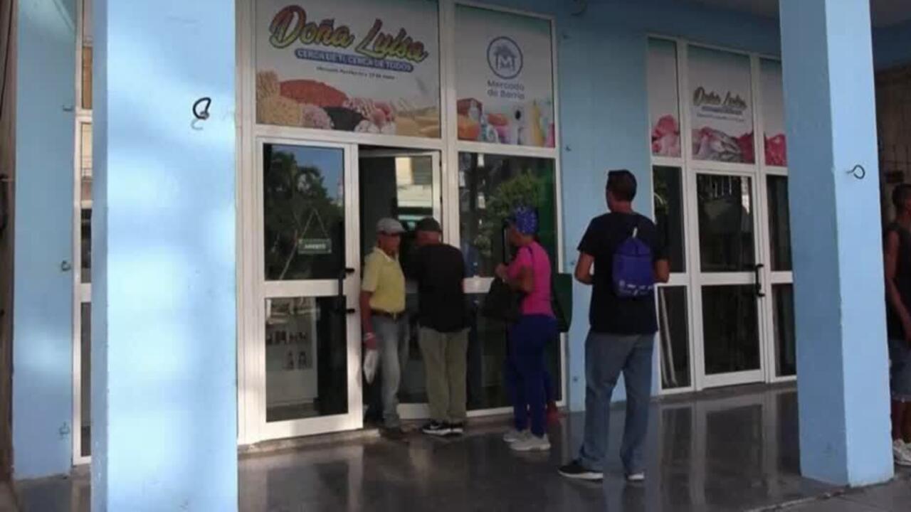 El régimen cubano retira sin aviso las cartillas de abastecimiento y obliga a los precios de mercado