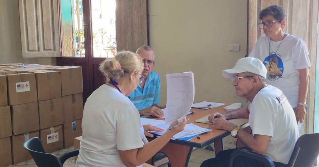 El regimen cubano anuncia ayuda alimentaria de emergencia para un millón de personas con duracion limitada