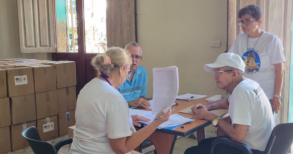 El regimen cubano anuncia ayuda alimentaria de emergencia para un millón de personas con duracion limitada