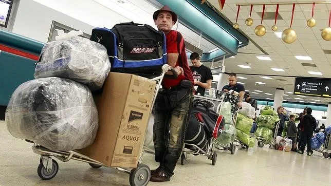 El régimen cubano legaliza importaciones comerciales para personas naturales y aplica impuestos hasta del 30%