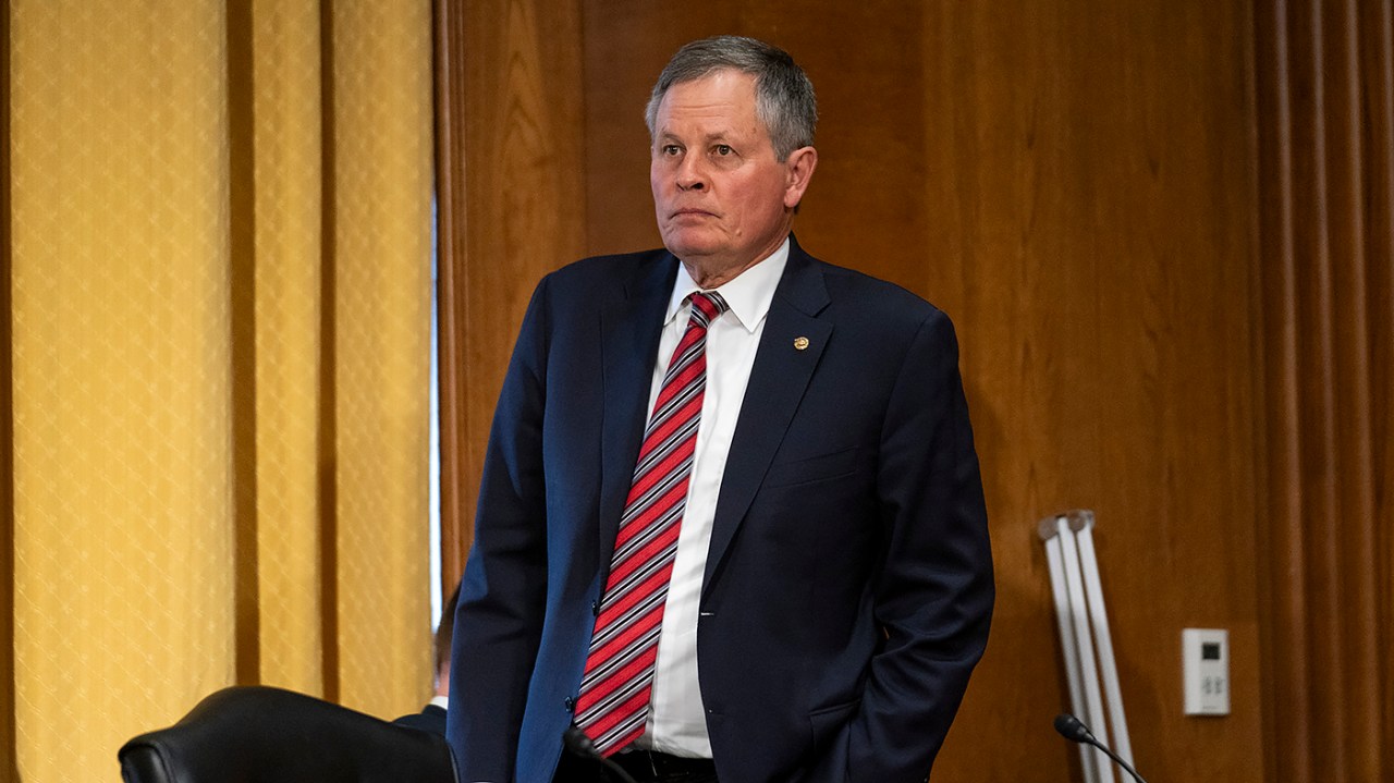 Senador republicano advierte que las legislativas de 2026 podrían repetir la derrota de 2006